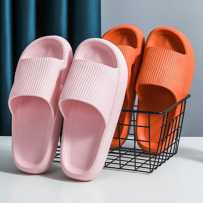 KneeHugs™ – Beschermt tere babyknietjes – op elk oppervlak