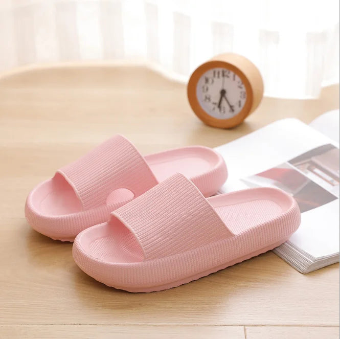KneeHugs™ – Beschermt tere babyknietjes – op elk oppervlak